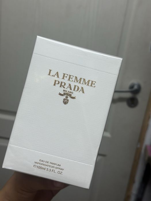 La femme prada alb