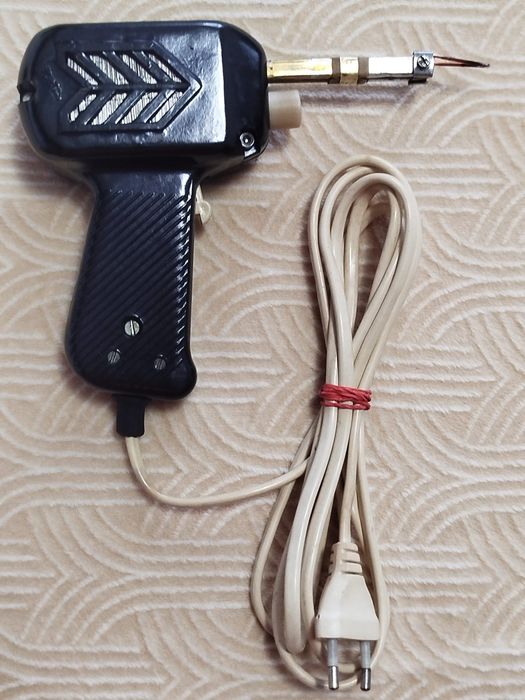Pistol de lipit negru