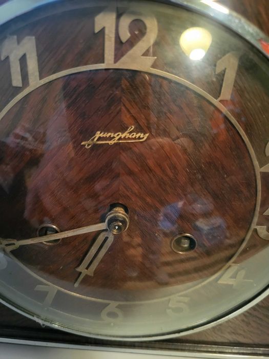 Стар античен часовник