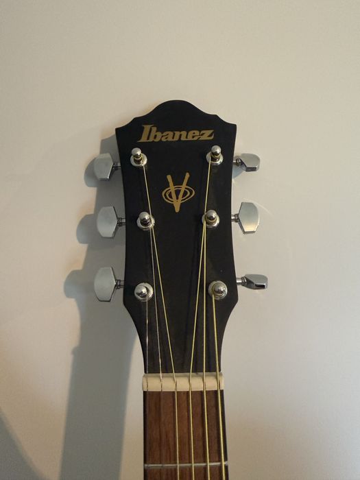 Ibanez акустична китара
