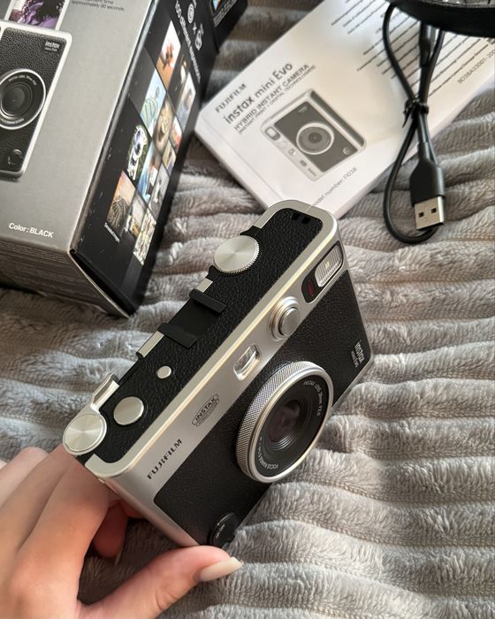 Fujifilm Instax Mini Evo продам как новый