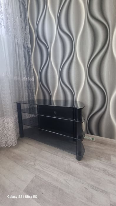 Тумба под телевизор стекляннаяо