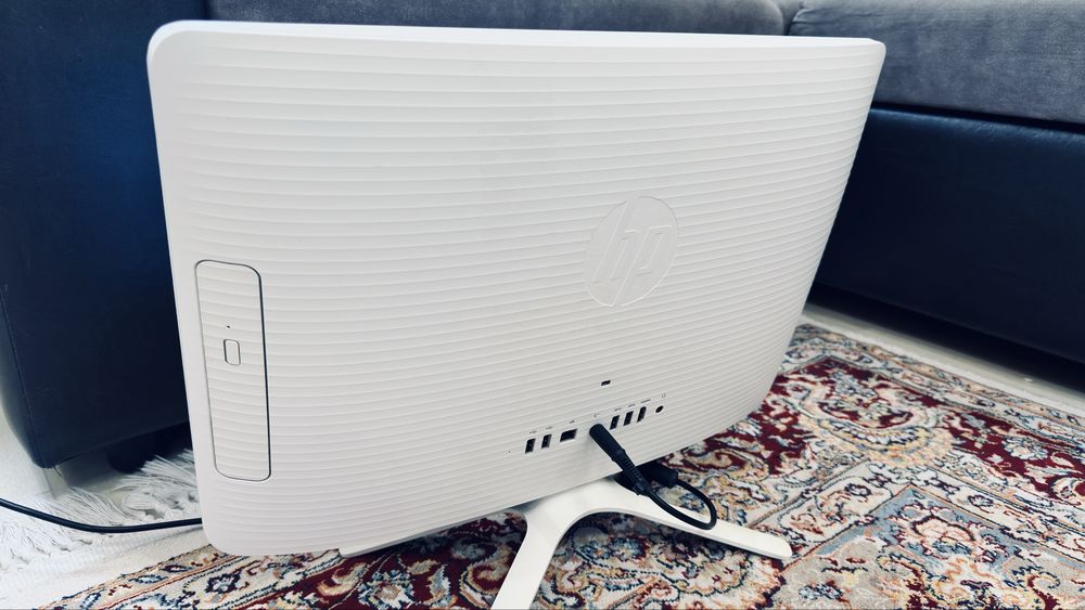 Моноблок HP All-in-One — 4GB RAM / 4х Ядерный AMD / Windows 10 (Белый)