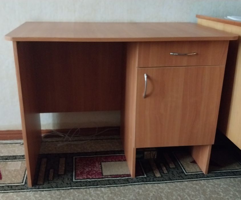 Продам письменный стол