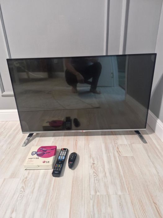 Телевизор с пультем и очками 3д(требуется заменить экран)