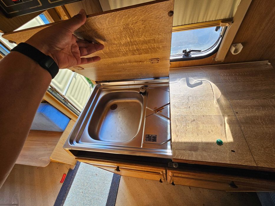 Каравана 4 местна 5900м