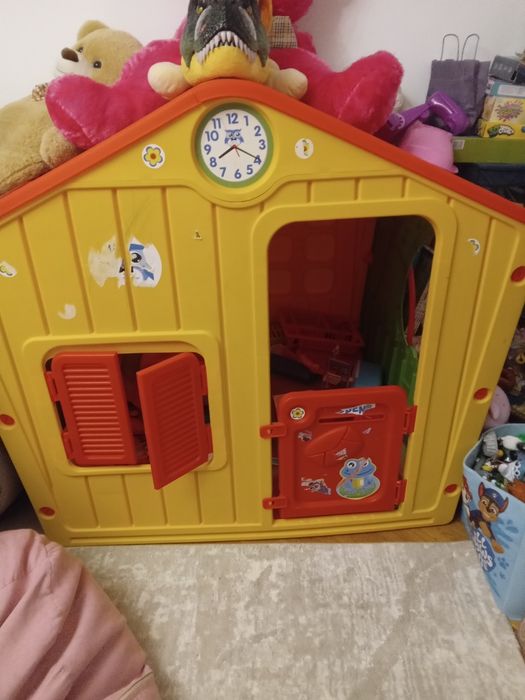 Детска маса с две пейки и Детска къщичка