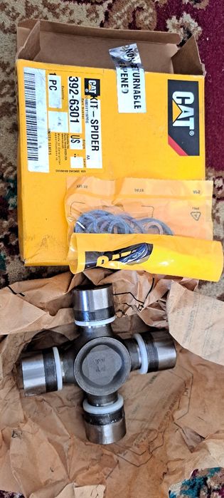 Крестовина переднего моста катарпиллер