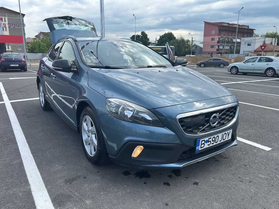 VVolvo V40 Cross Country- Automata, echipata complet, 120.000 km 7.600 EUR
