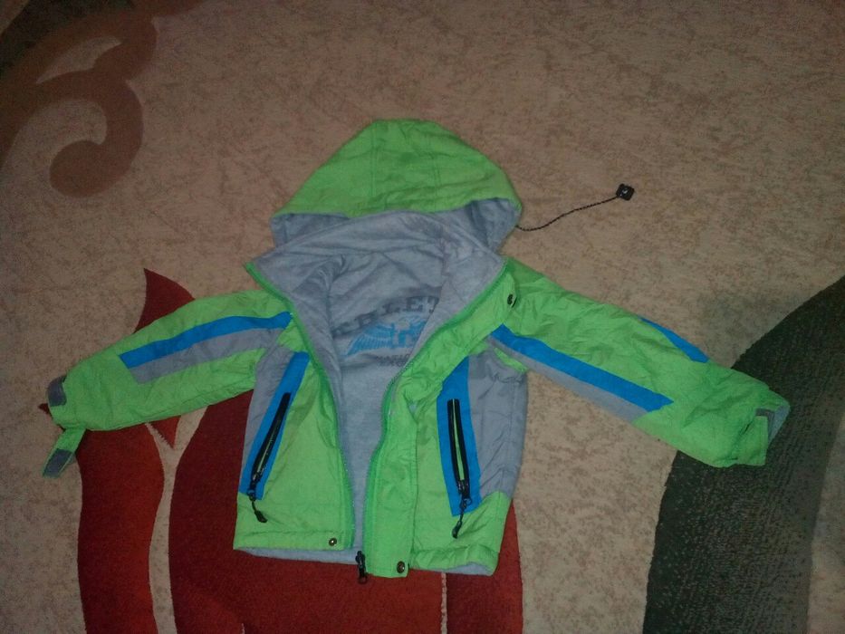 Продам курточку.На мальчика!