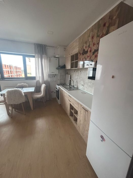 Închiriez apartament