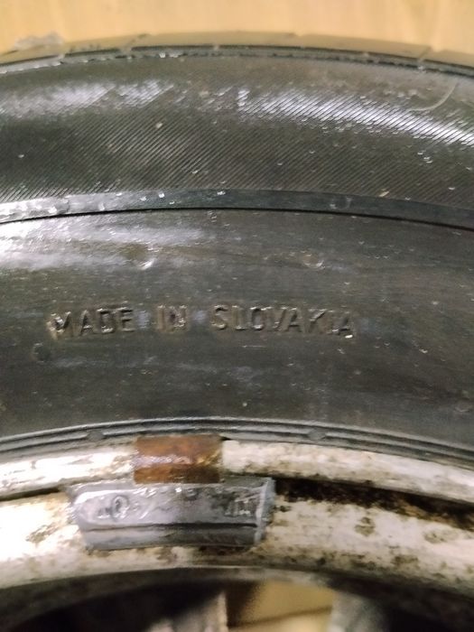 Литой легкосплавный диск вместе с летней шиной