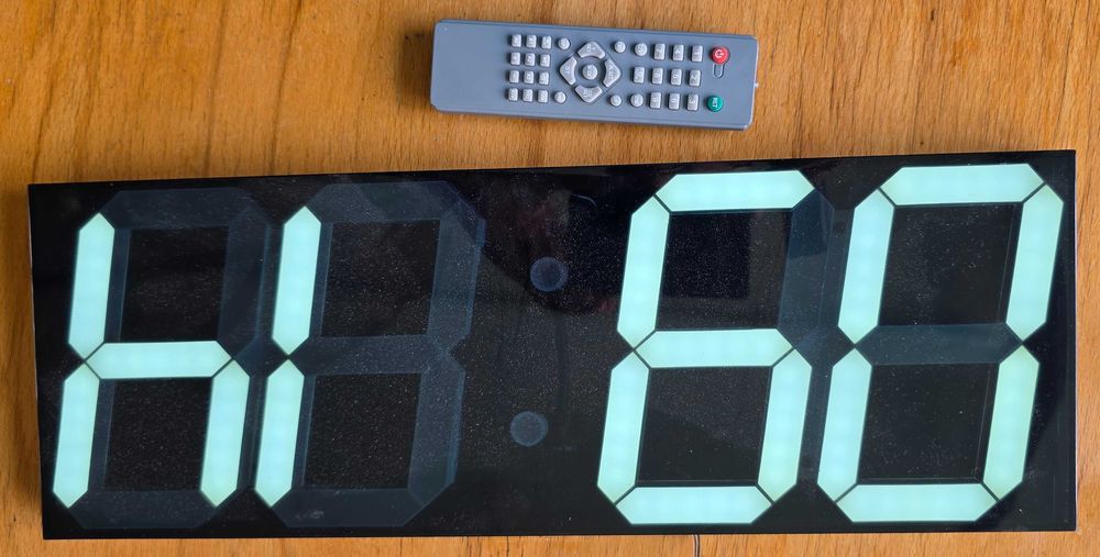 Нов Голям цифров LED часовник +календар-термометър-аларми-дистанционно
