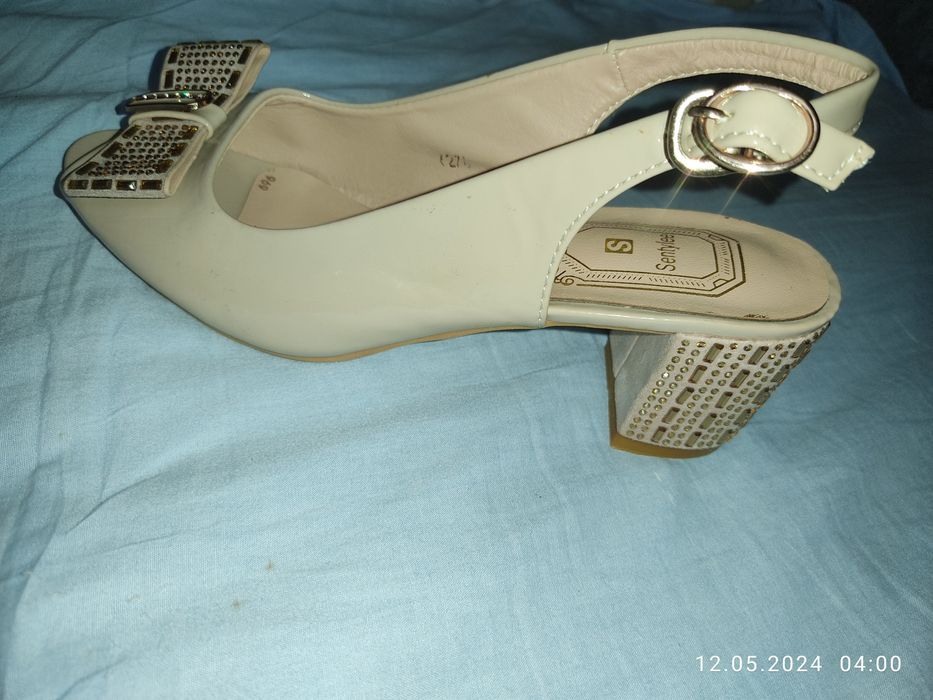 Лаковые женские босоножки