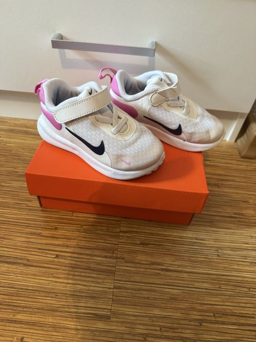 Изключително запазени детски обувки!