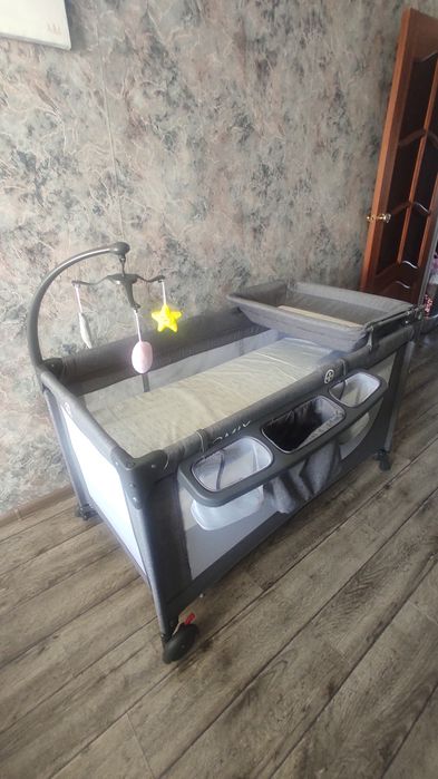 Детская кроватка-манеж