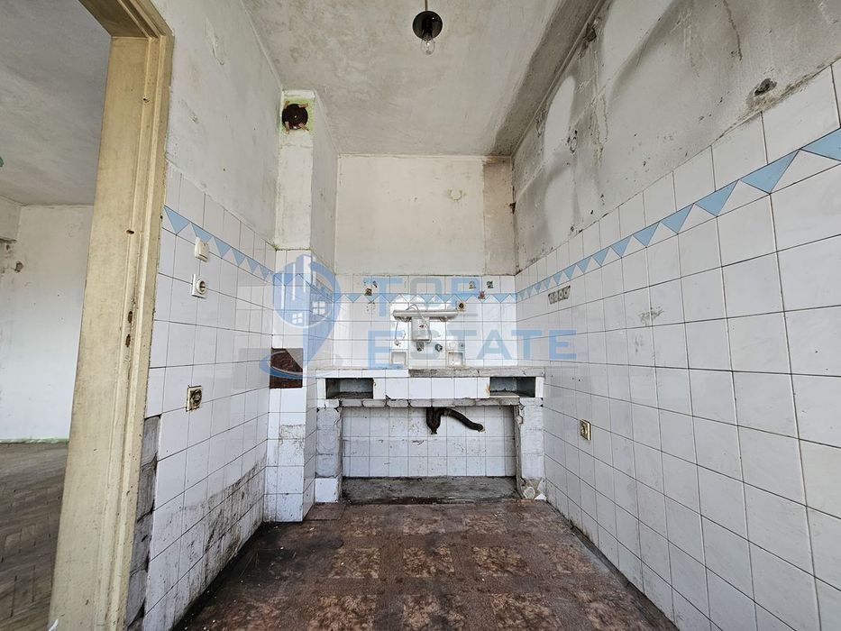 Продава се Многостаен апартамент в Велико Търново, Център - 100 кв.м за 1350 €/кв.м - Снимка #4