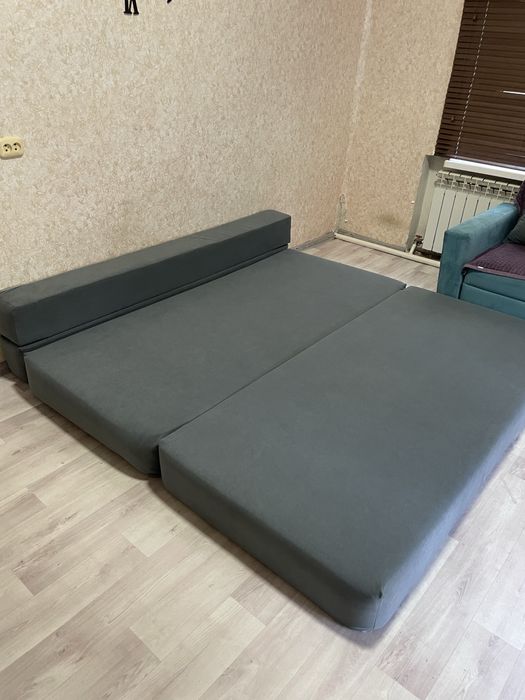 Безкаркасный диван