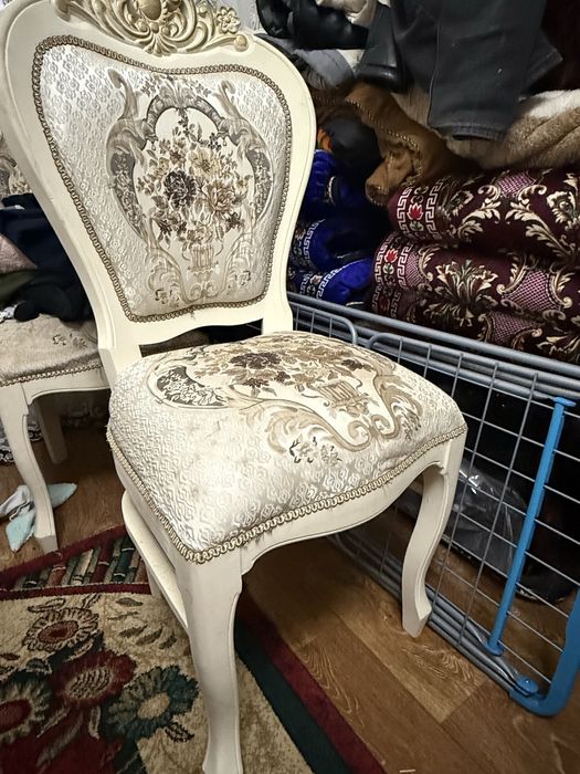 Стол и стулья на 10 персон
