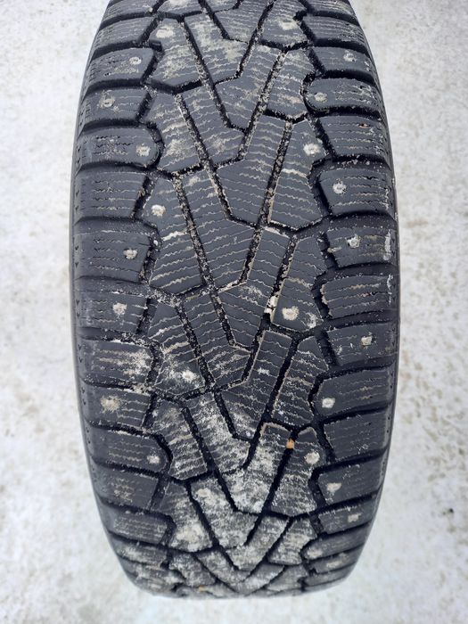 Продам одну шип.резину 215/55/17  PIRELLi  ICE ZERO
