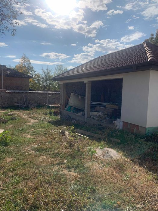 НОВА КЪЩА С ДВОР в с. Горни Домлян