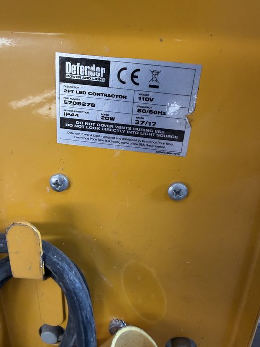 LED Лампа и Трансформатор от 220V към 110V