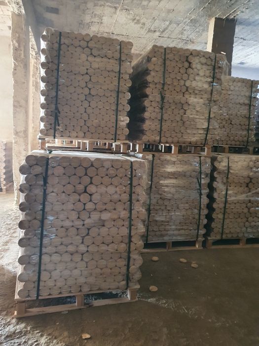 Brichete de rumeguș de fag presate la cald