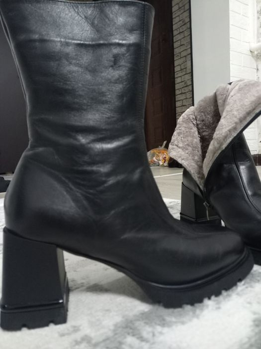 Продам зимние сапоги кожа