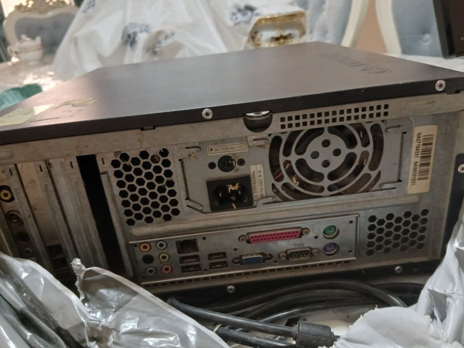 компьютер с клавиатурой