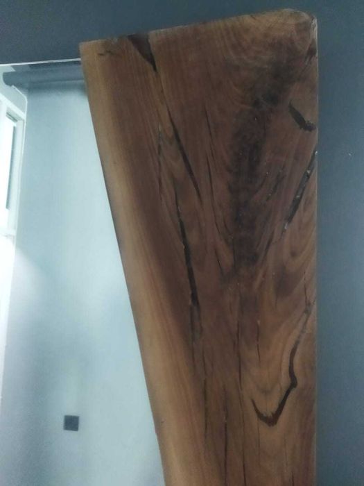 Зеркало в деревянной раме