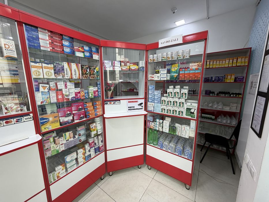 Аптека учун таййор мебел витрина сотилади