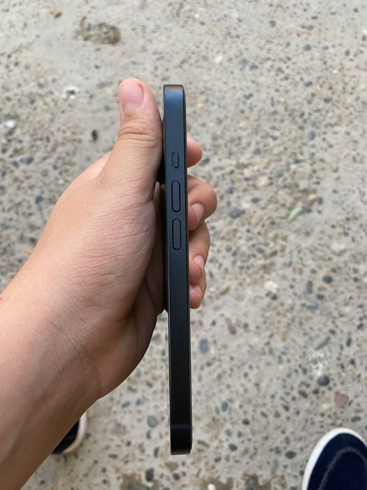 Мобильный телефон (айфон).