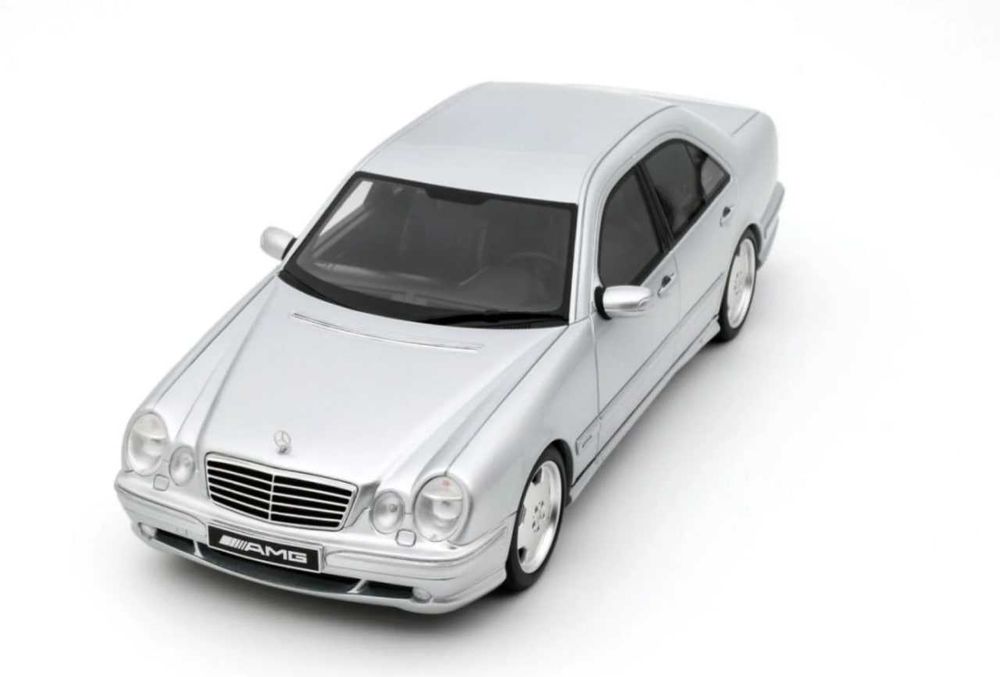 Коллекционная модель Mercedes E55AMG в масштабе 1:18