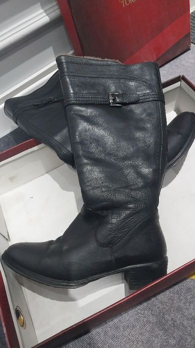 Продам кожанные женские сапоги