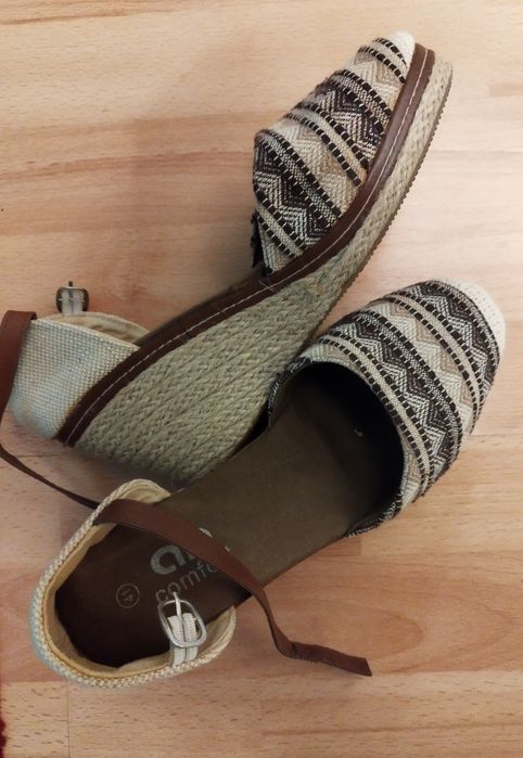 Сандали бежови 40 номер.