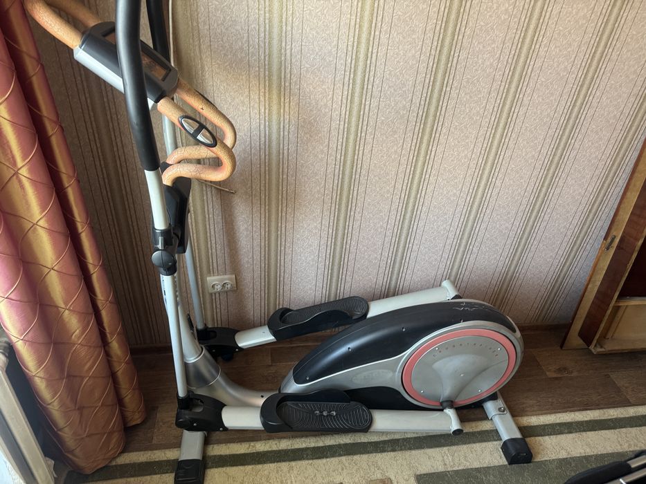 Продам эллиптический тренажер