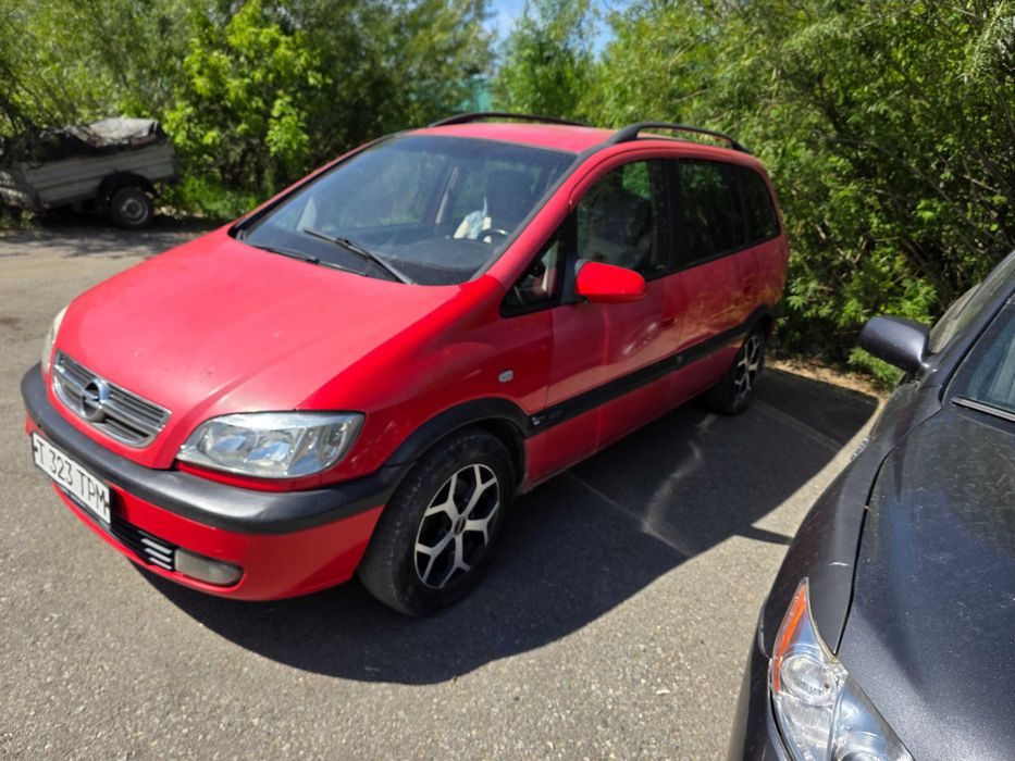 Автомобиль Opel Zafira