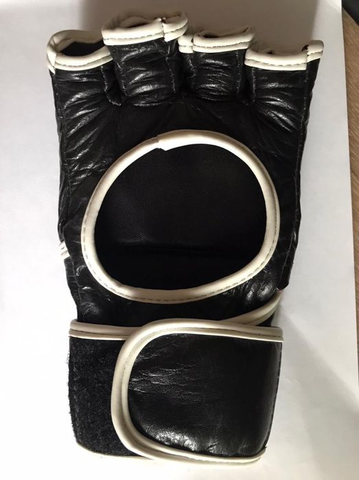 Перчатки для единоборств