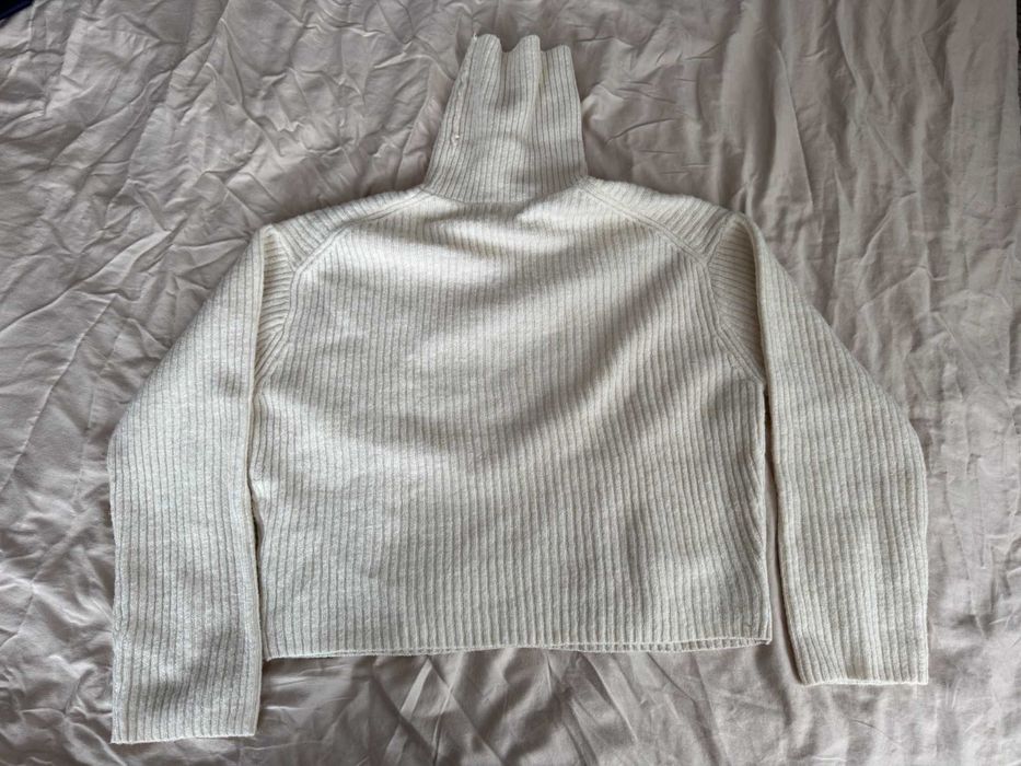 Бял пуловер с високо поло яка, XS номер, H&M
