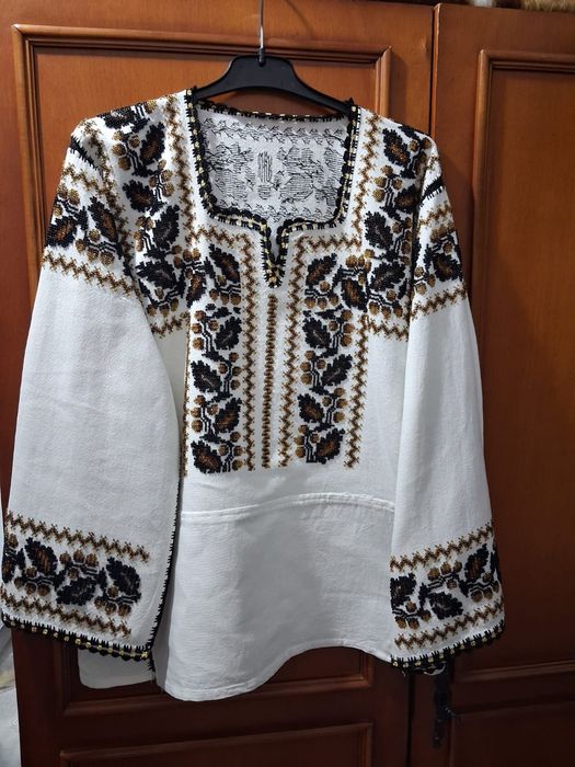 Camasa nationala femeiasca cusuta cu margele