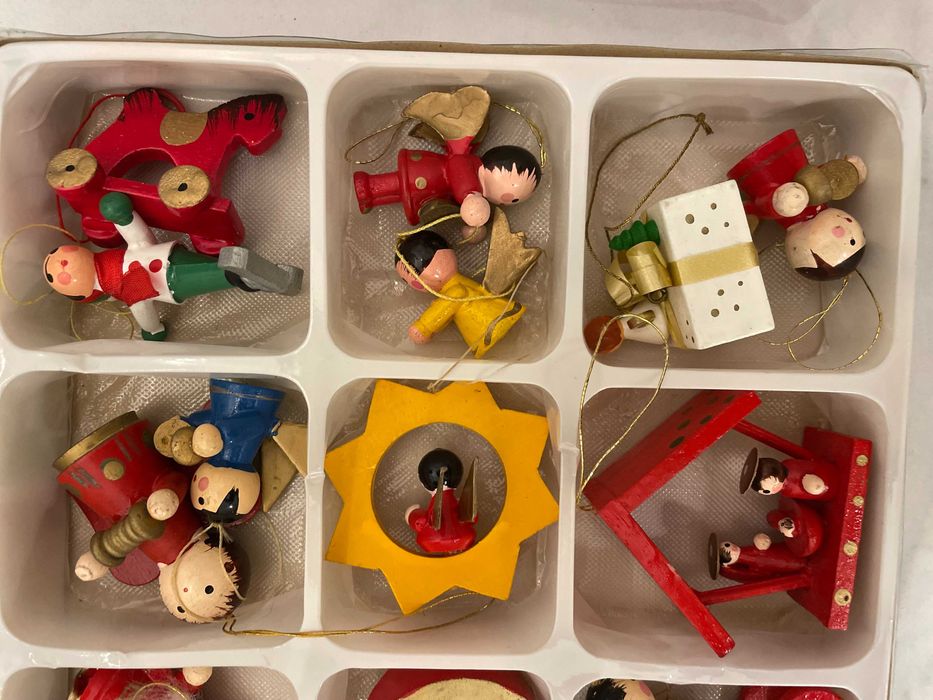 Figurina la BUCATA decor brad craciun camera copilului unicat vechi