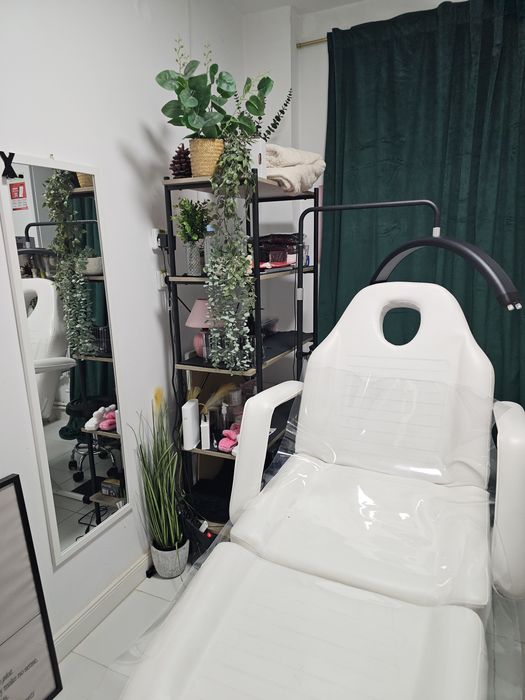 Închiriez cameră TATUATOR/PIERCER/Tehnician gene/sprâncene/cosmetică