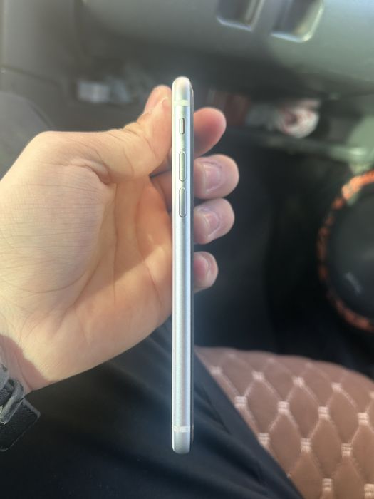 Продам Айфон се 2022 64гб