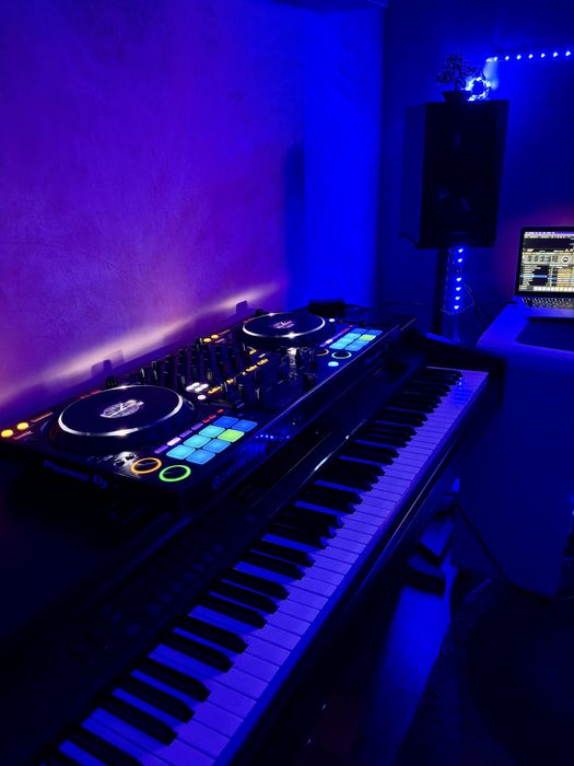 Studio, Mix Master si productie muzicala (beat-uri si instrumentale)