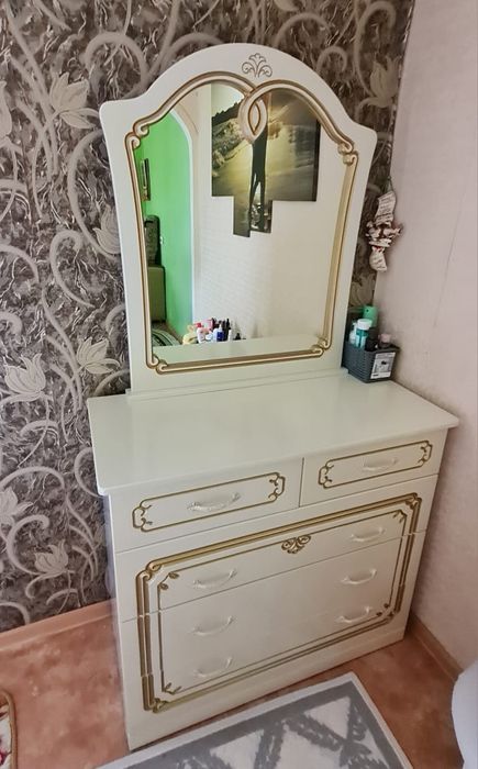 Срочно продам спальный гарнитур