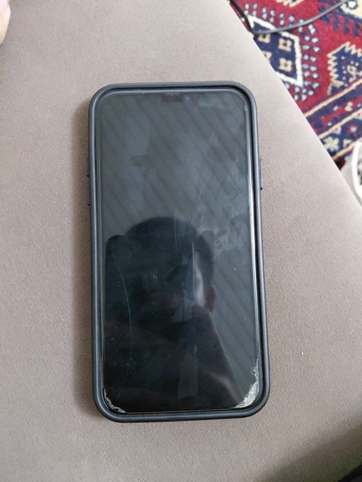 Айфон 11 б/у в хорошем состаяний