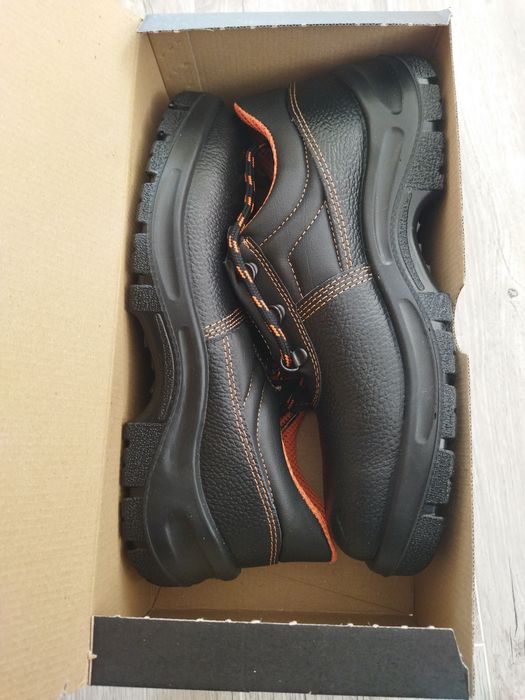 Предпазни работни обувки "PANDA" /номер 43/