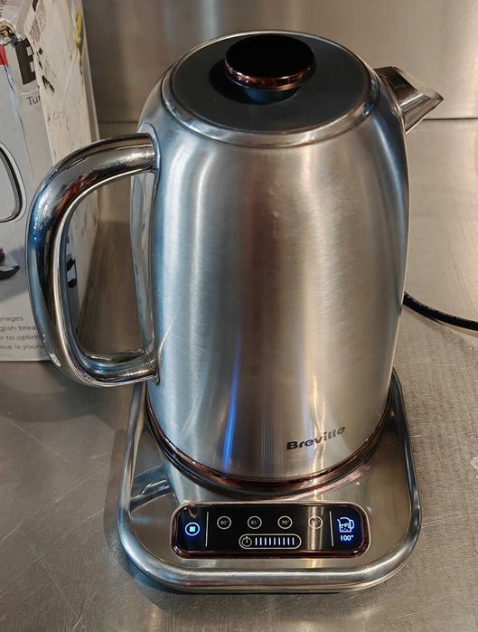 ВИДЕО * Електрическа кана Breville Selecta * Избор 80/85/90/95/100°C | 1.7 л | 3 kW бързо кипене | Цифров контрол | Матирана неръждаема стомана VKT159