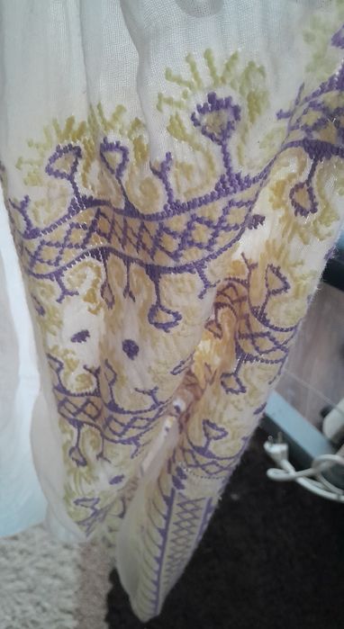 Ie tradițională cusuta manual impecabilă