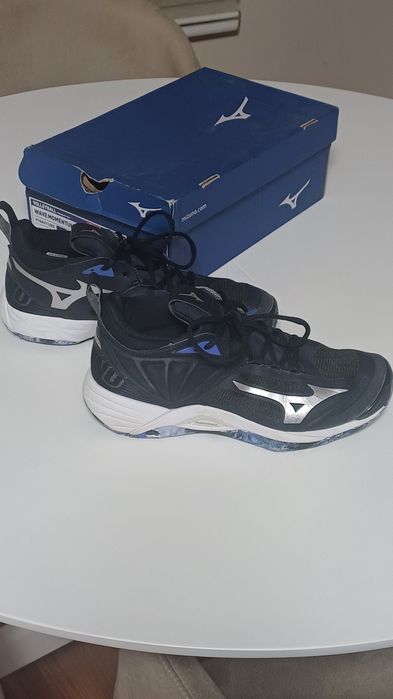 Професионални Обувки Mizuno WAVE MOMENTUM 2
